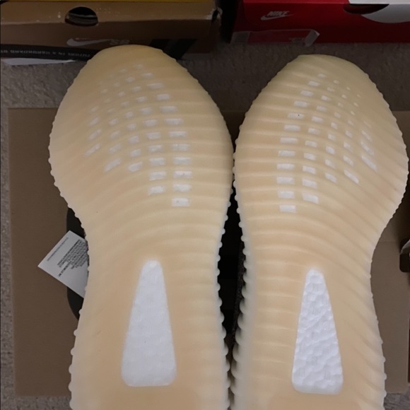 Yeezy Boost 350 Zyon - Picture 2 of 4